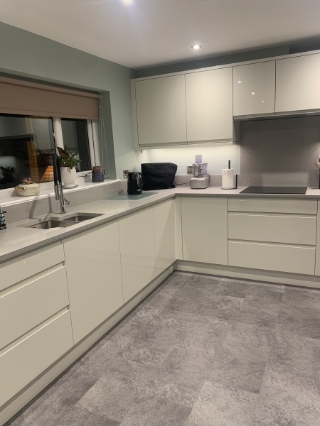 If you have a white kitchen, can you tell me what counter surface you have