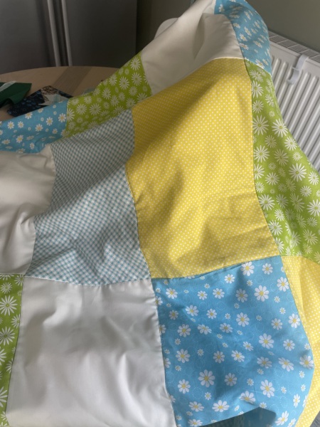 Quilters and sewers - help pleaseidentifying fabric/fat quarters