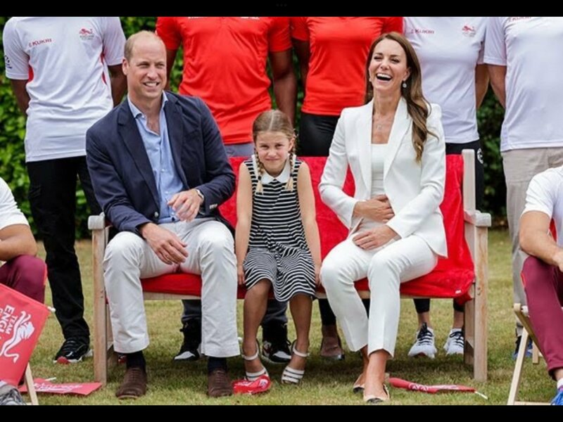 Lovely new photo of Catherine and the children has been released