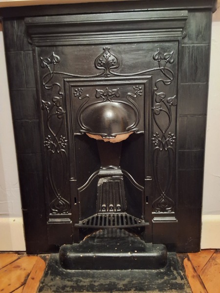 How to date this fireplace