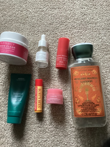 Feel the temptation to indulge in beauty treats? Is your collection overflowing with treasures? Come unite with fellow beauty enthusiasts in this lovely group!