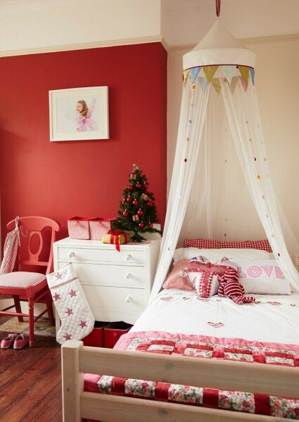 Dd wants a red bedroom.