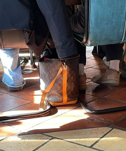 Help identify this bag (pic included)