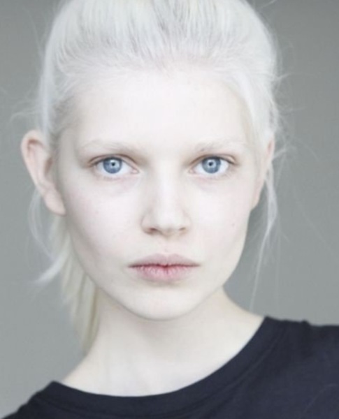 To think men prefer pale skin??