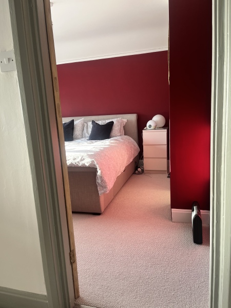 Dd wants a red bedroom.