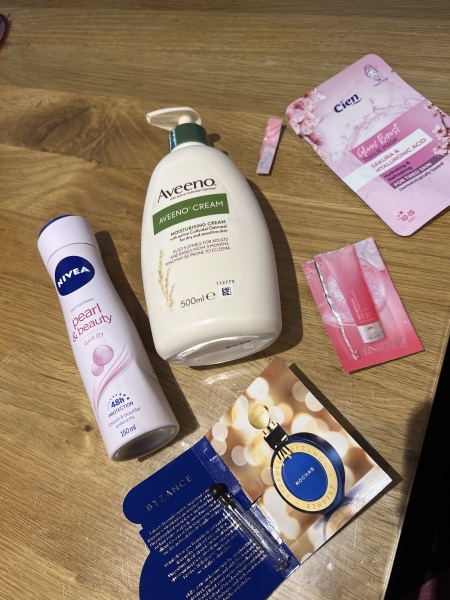 Feel the temptation to indulge in beauty treats? Is your collection overflowing with treasures? Come unite with fellow beauty enthusiasts in this lovely group!