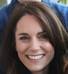 Lovely new photo of Catherine and the children has been released
