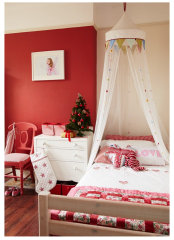 Dd wants a red bedroom.