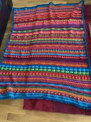 Can anyone recommend a "learn to crochet" kit for an impressively incompetent novice?