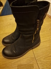 To request a refund/exchange on my boots?