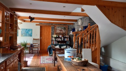 What colour kitchen woodwork?