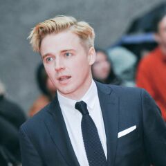 Who your celebrity crush????