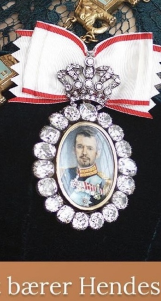 Royal Style: with hope, our threads continue