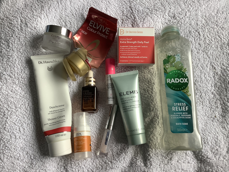 Feel the temptation to indulge in beauty treats? Is your collection overflowing with treasures? Come unite with fellow beauty enthusiasts in this lovely group!
