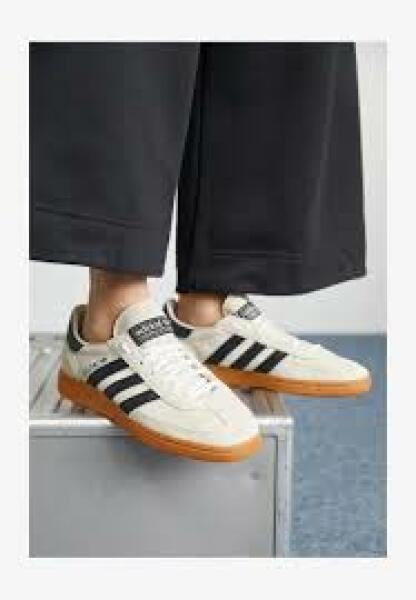 Light coloured trainers