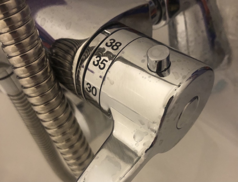 To ask if anyone has a shower like this and how to work it?!