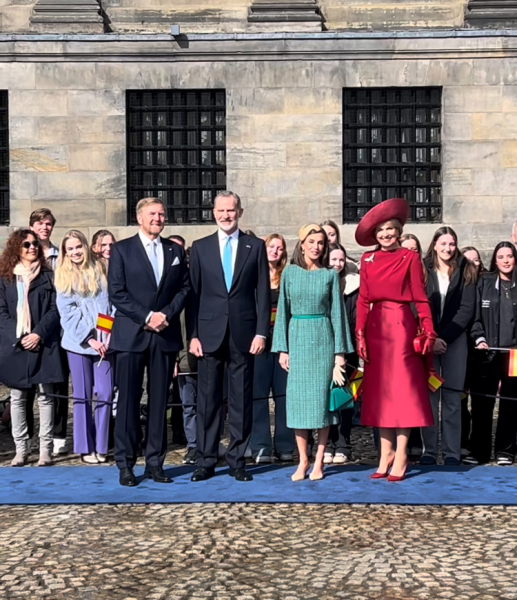 Royal Style: with hope, our threads continue