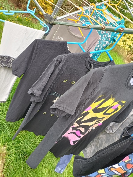 How do you hang your washing on the line?