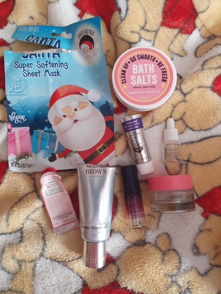Feel the temptation to indulge in beauty treats? Is your collection overflowing with treasures? Come unite with fellow beauty enthusiasts in this lovely group!