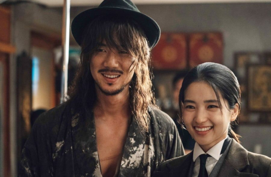 MsLatté’s Daebak Cybercafé (Kdrama addicts #46): *Still* no sign of Lee Min-Ho, leaving us with plenty of time to debate whether Queen of Tears can be genre-defined and what’s going on with Kim Soo-Hyun’s neck