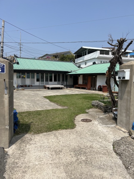 MsLatté’s Daebak Cybercafé (Kdrama addicts #46): *Still* no sign of Lee Min-Ho, leaving us with plenty of time to debate whether Queen of Tears can be genre-defined and what’s going on with Kim Soo-Hyun’s neck