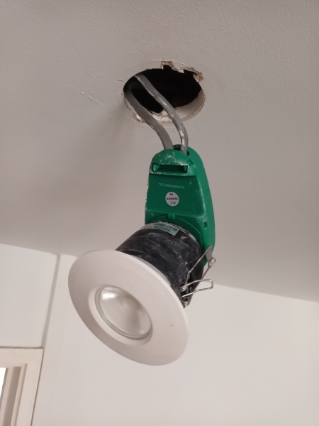 Please can someone help with this spotlight? Photo attached.