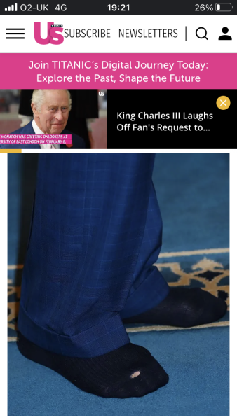 to expect host to let her party guests know that she has a no shoes policy?