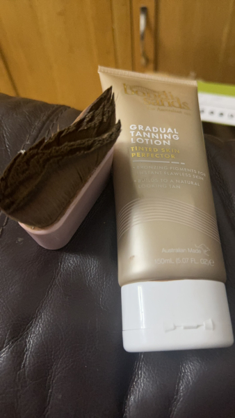 A nice light fake tan lotion that doesn’t streak? I’m pale!