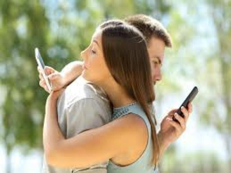 Do you hate the impact of social media and your relationship?