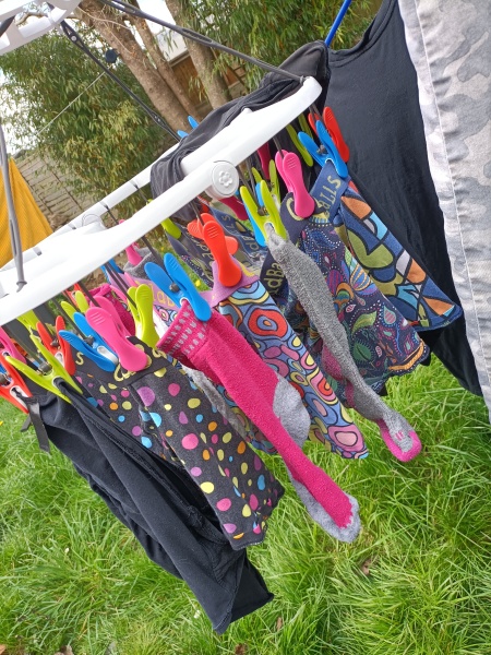 How do you hang your washing on the line?