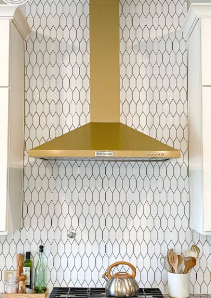 What colour cooker hood should I get in this kitchen?