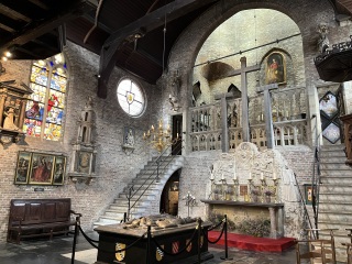 Struggling with Dorothy Dunnett!