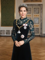 Royal Style: with hope, our threads continue