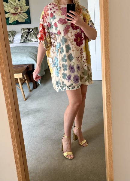 Please suggest shoes for this dress