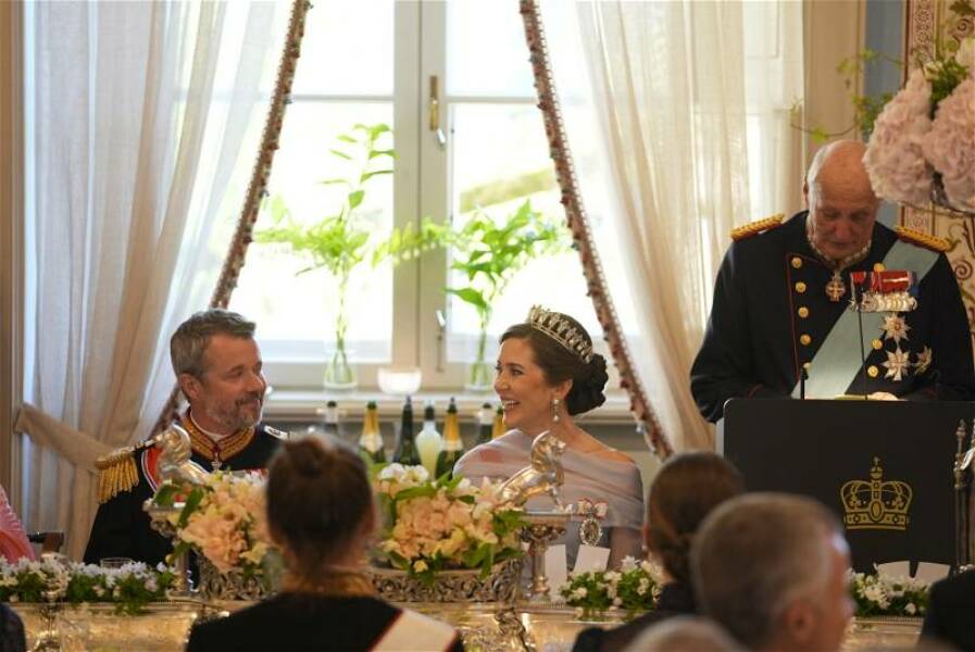 Royal Style - C.Rexing towards summer with hopes for happy days ahead