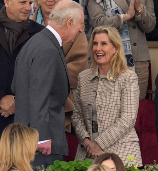 Royal Style: with hope, our threads continue