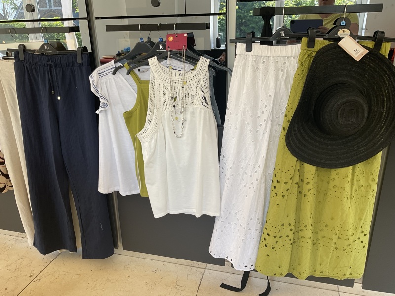 Urgent holiday wardrobe help