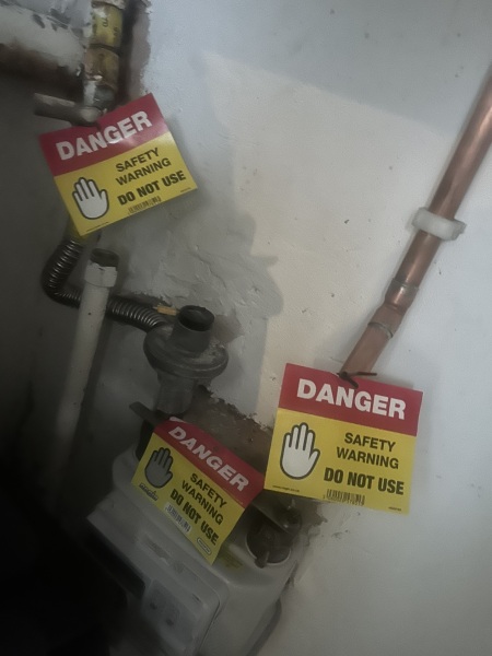 House let without gas/ electrical safety certificates