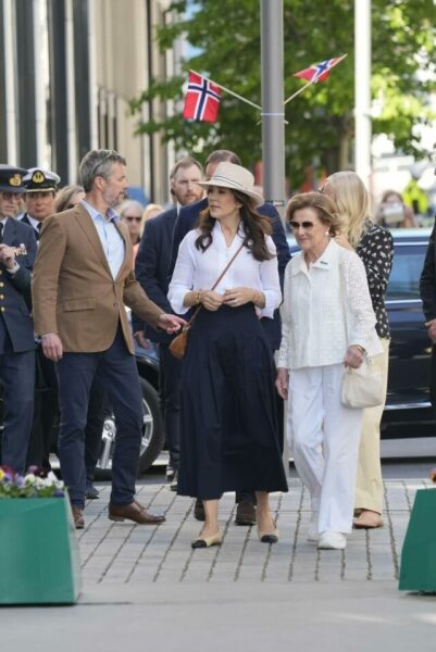 Royal Style - C.Rexing towards summer with hopes for happy days ahead