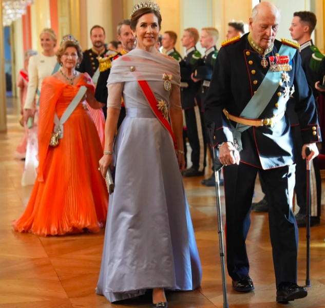 Royal Style - C.Rexing towards summer with hopes for happy days ahead