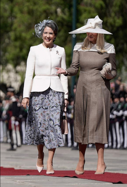 Royal Style - C.Rexing towards summer with hopes for happy days ahead