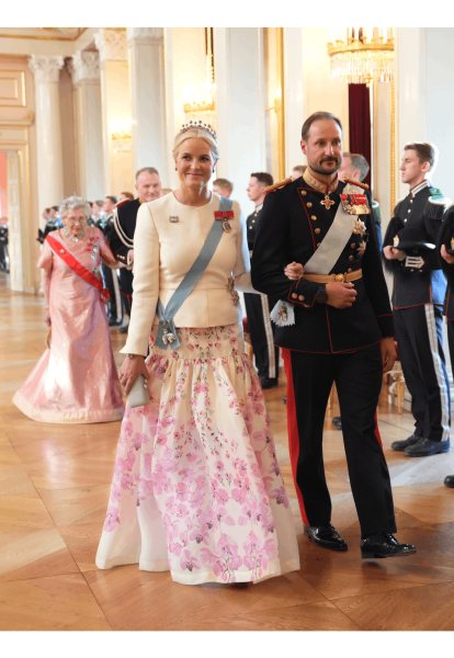 Royal Style - C.Rexing towards summer with hopes for happy days ahead