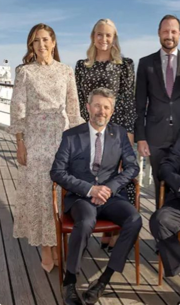 Royal Style - C.Rexing towards summer with hopes for happy days ahead