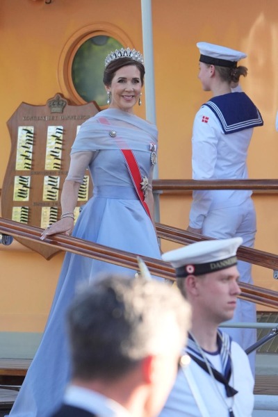 Royal Style - C.Rexing towards summer with hopes for happy days ahead