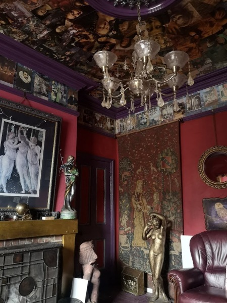 To think friends decor is gross?