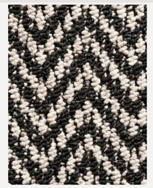 What colour carpet with deep pink walls?