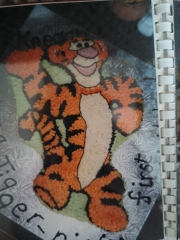 How to decorate intricately shaped cake