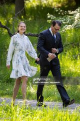 Royal Style - C.Rexing towards summer with hopes for happy days ahead