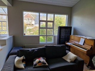 How to arrange living room furniture?