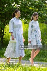 Royal Style - C.Rexing towards summer with hopes for happy days ahead